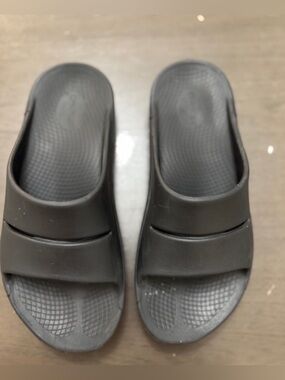 OOFOS Black Men's Slide Sandals
